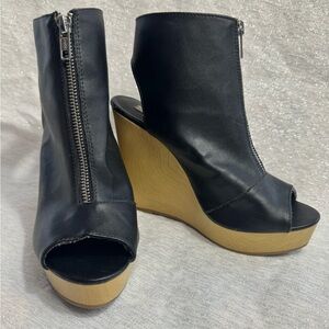 Simply Vera, Vera Wang Black and Tan Peep-Toe Wedges